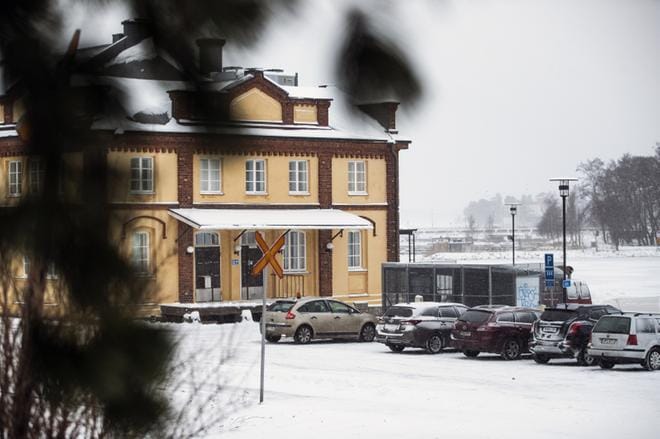 Kuntsin päätyyn suunnitellun huoltorakennuksen tekeminen etenee kaupungin koneistossa uudishankkeena, ei enää osana talotoimen peruskorjausohjelmaa. KUVA: MAIJA SAANIO