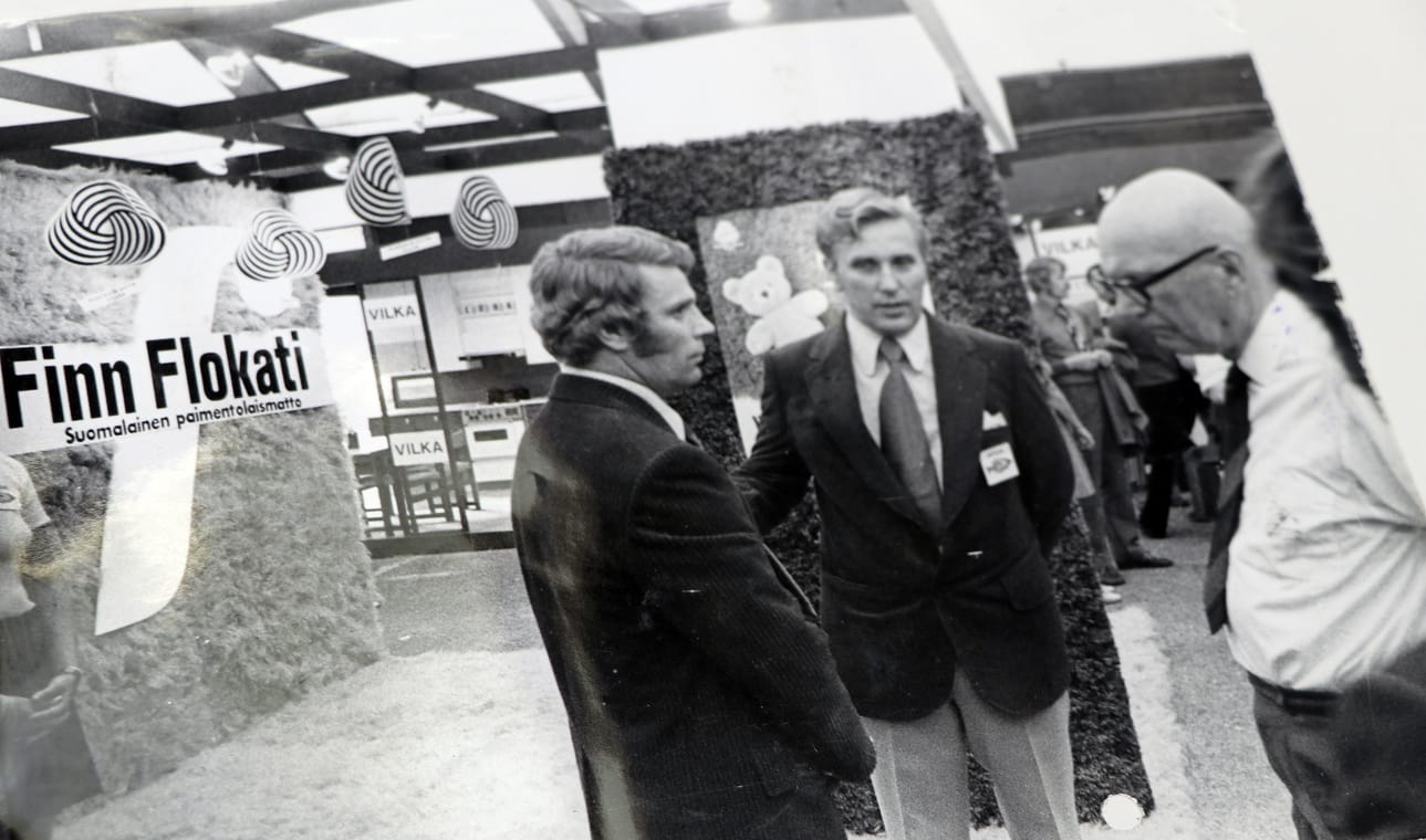 Lahden messuilla vuonna 1973 Pekka ja Esko Salmenautio saivat mattokutomonsa osastolle arvovaltaisen vieraan, presidentti Urho Kekkosen.
