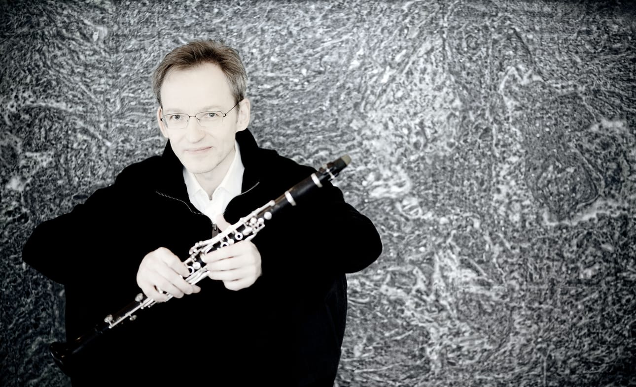 Kriikulle kirjoitetut konsertot vievät häntä orkestereiden solistiksi ympäri maailmaa. Tällä kaudella hänen ohjelmassaan on mm. Kaija Saariahon D’om le vrai sens Irlannin Radion sinfoniaorkesterin kanssa Dublinissa.