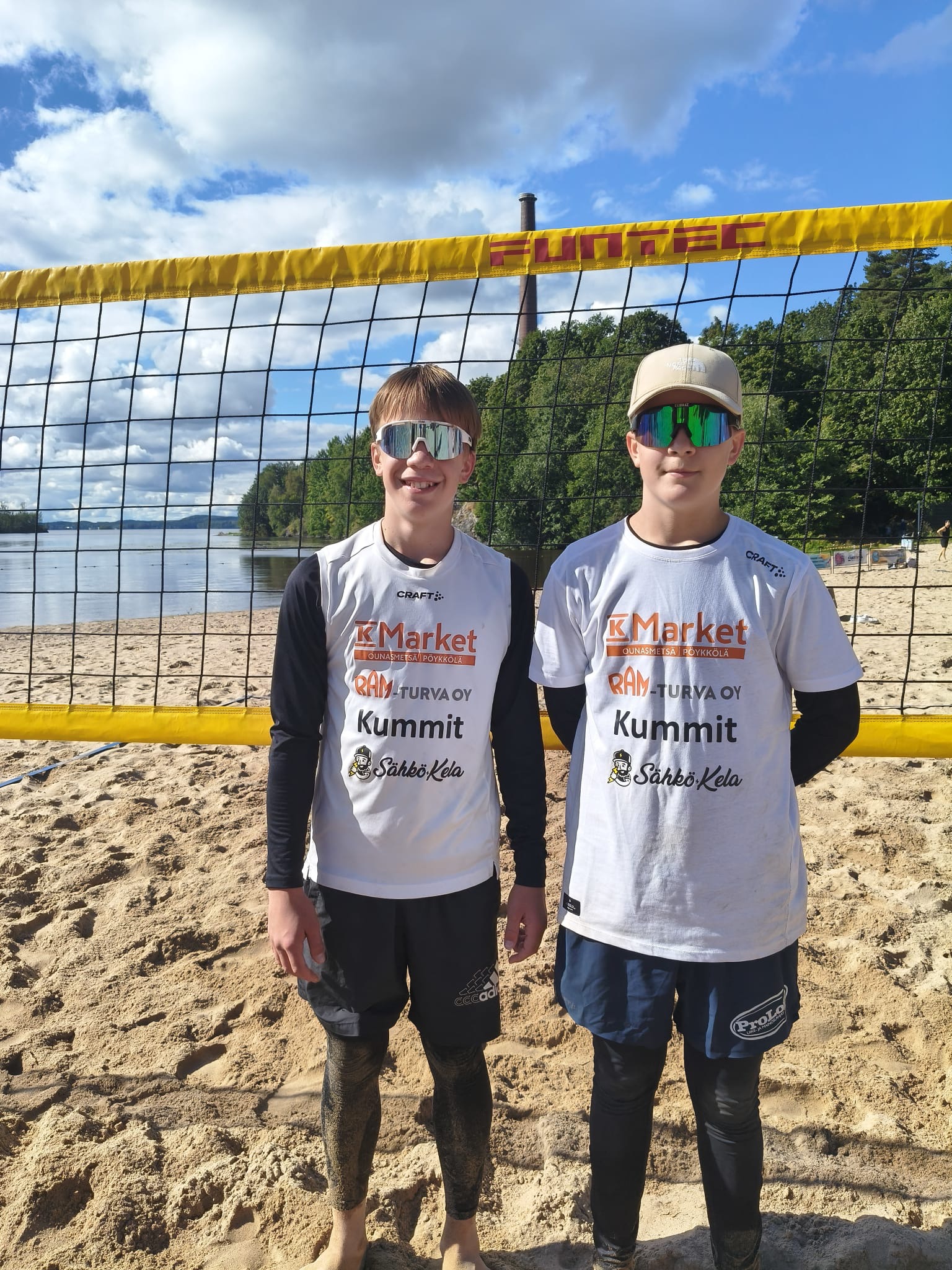 13-vuotiaat rovaniemeläiset Samu Jolanki ja Juuso Impiö pelasivat beach volleyn SM-hopeaa