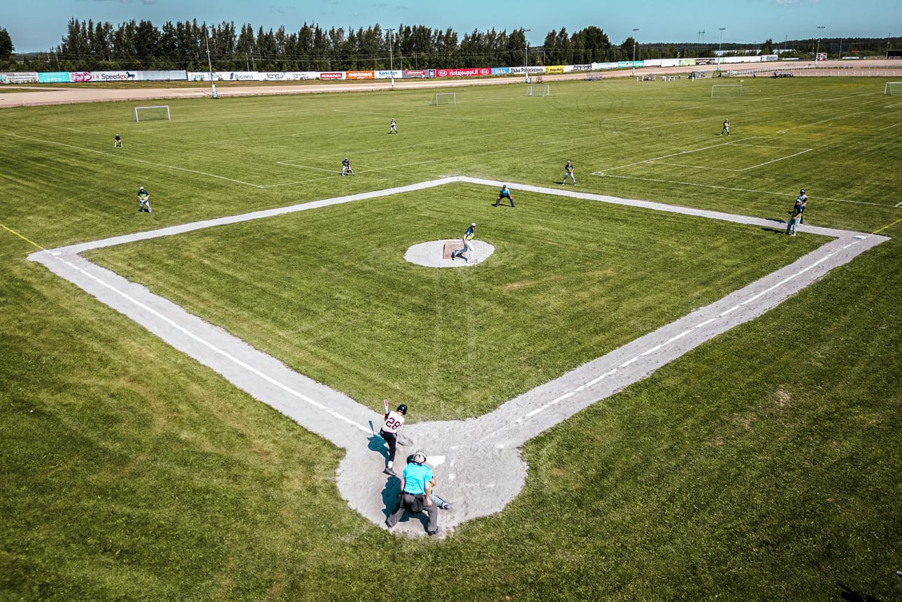 Baseball-kenttä tehtiin raviradan keskelle pienellä budjetilla viime vuonna.