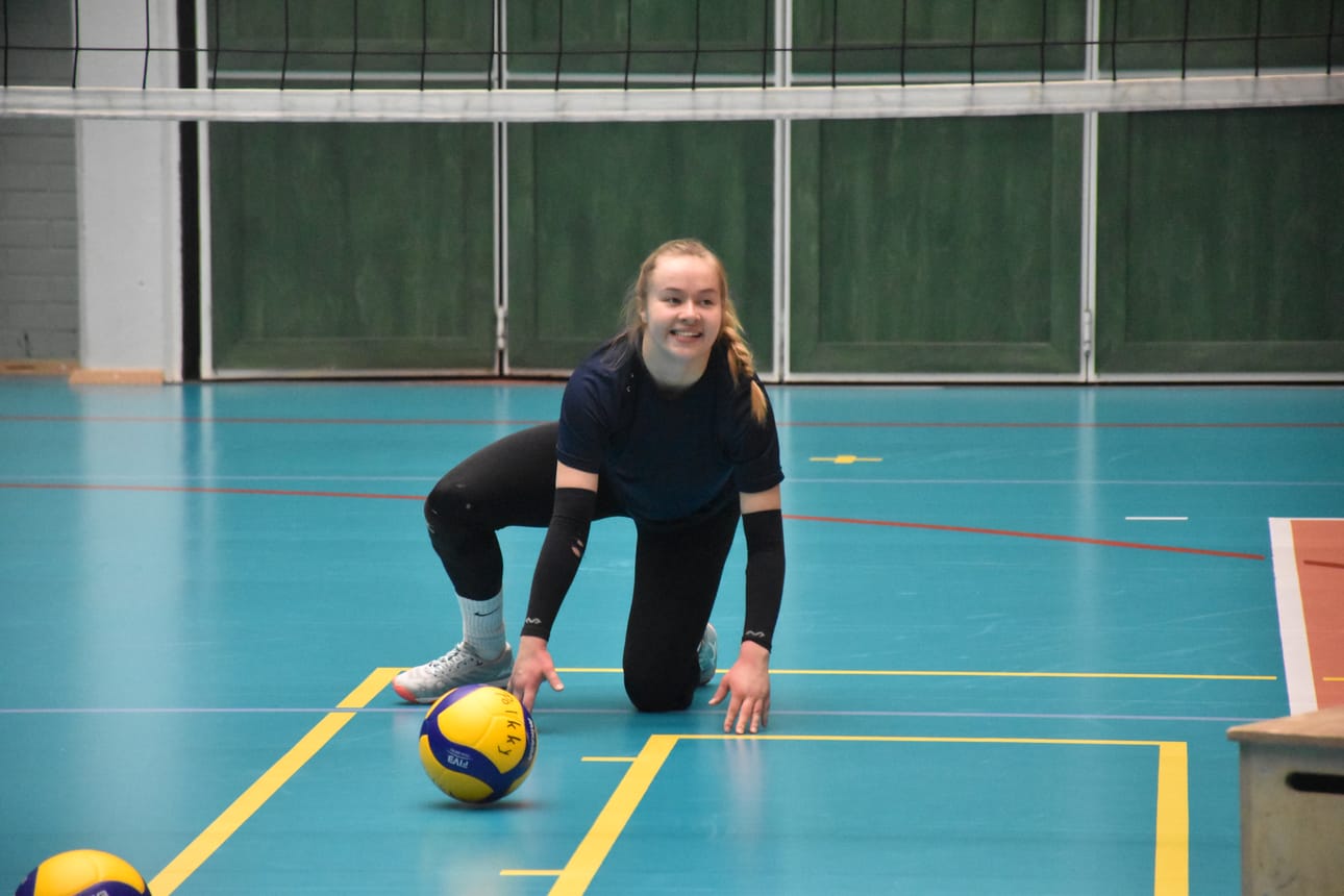 Rita Timonen kertoo kehittyneensä lentopalloilijana Kuusamossa ollessaan. Pieksämäeltä kotoisin oleva libero viihtyy mainiosti Pölkky Kuusamon joukkueessa.