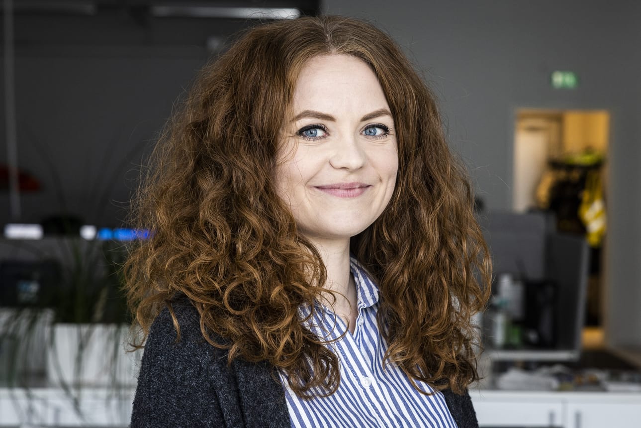 Toimittaja Raisa Huttusen mielestä parasta Meri-Lapissa on luonto, lämpimät ihmiset ja tunne siitä, että on kotona.