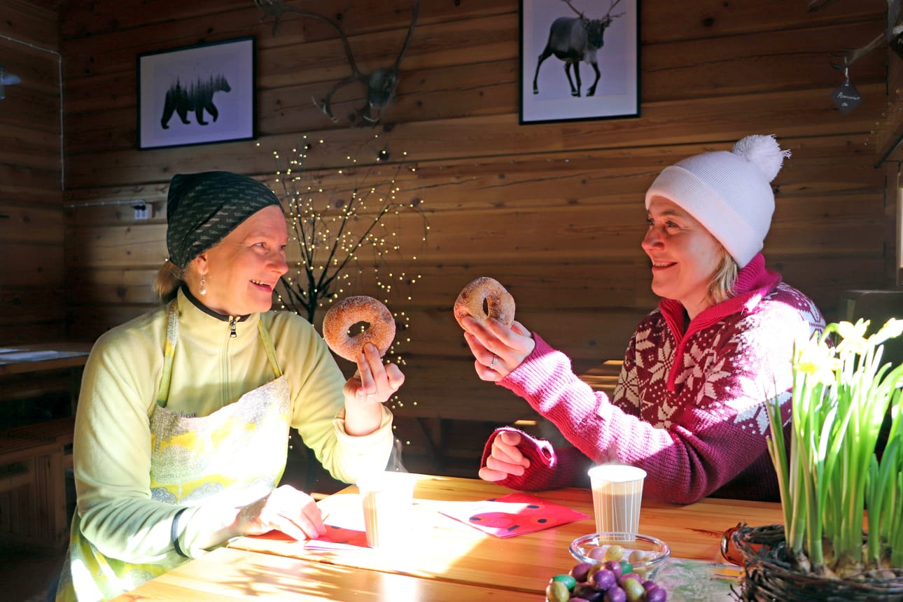 Pytky Cafén vastaanotto on ollut iloinen yllätys ja yrittäjät ovat saaneet runsaasti myönteistä palautetta. Etenkin itse leivotut munkit ovat tehneet kauppansa ja niitä ostetaan myös kotiin isompia määriä.