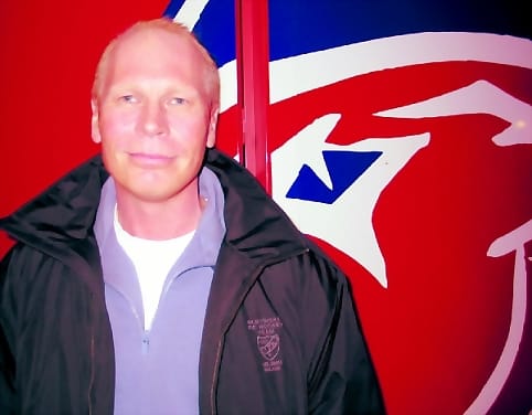 HIFK:ssa pelannut Ari Lähteenmäki hymyili aktiiviaikanaan kaukalossa harvemmin. Nykyään hymy on herkemmässä.