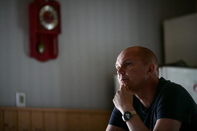 Markku Mantilan esikoisromaanin laajan henkilögallerian pääosassa ovat miehet. KUVA: TIMO ANNANPALO