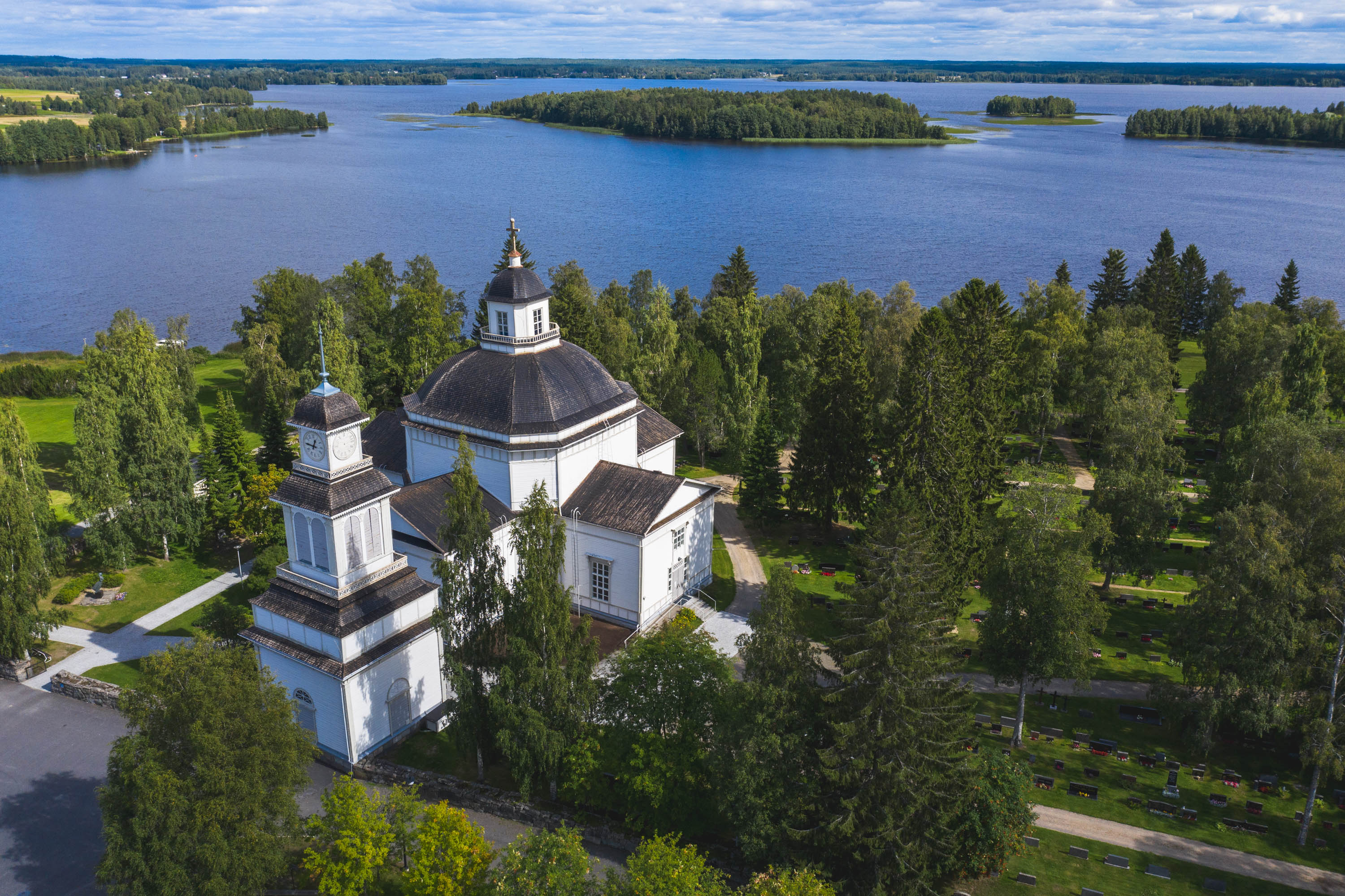 Severi Laakso ja Jussi Pyysalo musiikkivieraina majataloillassa