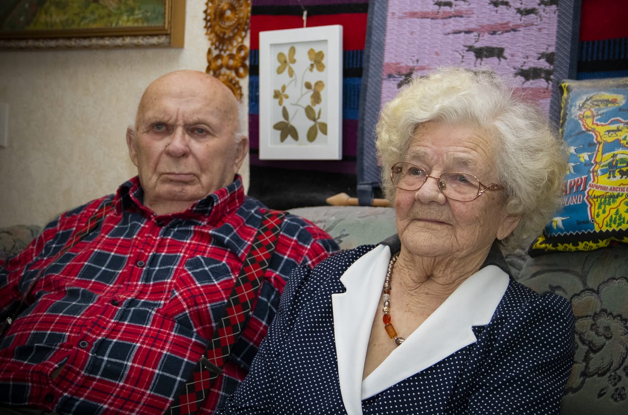 ”Inttäminen loppuu, kun toinen antaa periksi”, hymyilevät Mauno (90) ja Martta (89) Mursu.