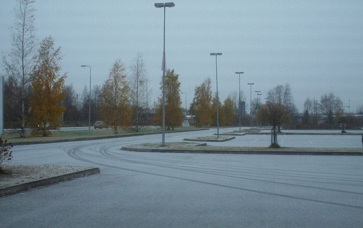 Ensilumi viivähti maassa vain hetkisen Oulussa. Kuva on Limingantullista.