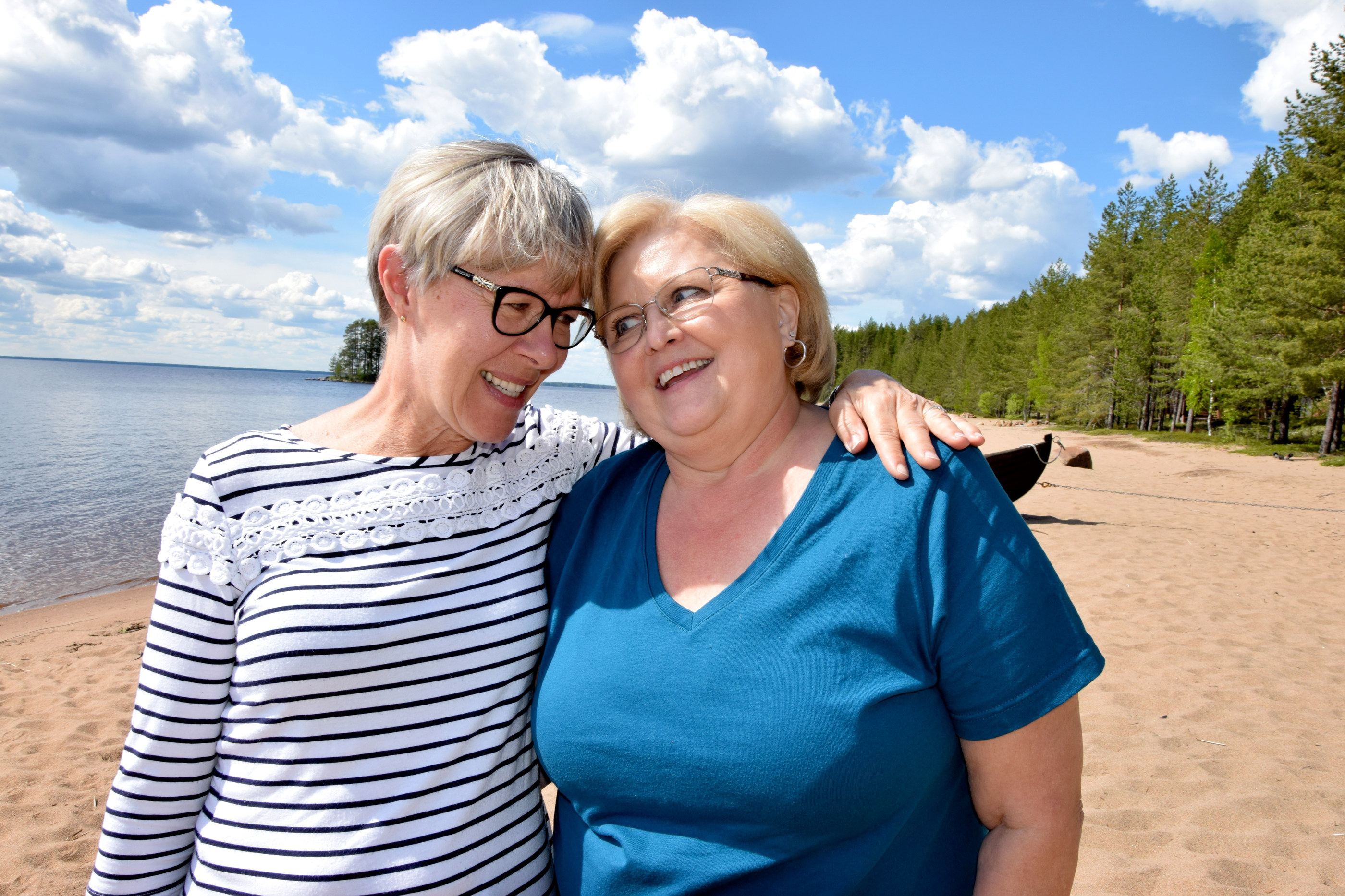 Sirkka-Liisa Noponen (vas.) ja Judy Huston eivät enää aio kadottaa toisiaan. Sydänystävä on koko elämänajan lahja. Kuva Elina Nuolioja