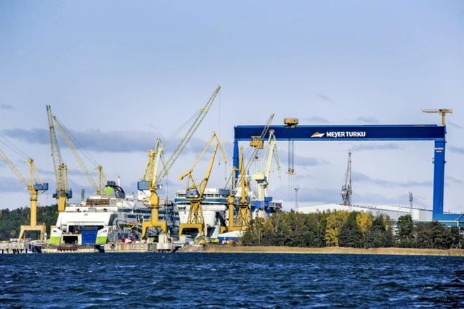 Meyer Turun telakalla rakennetaan parhaillaan TUI Cruisesille risteilijöitä. Seuraavan risteilijä luovutetaan alkuviikosta. Royal Caribbean-varustamo on vahvistanut, että se rakennuttaa Turussa kaksi maailman suurimpiin kuuluvaa Icon-luokan risteilijää. KUVA: Jari Laurikko