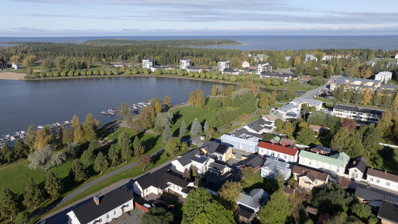 Raahen vanhaan kaupunkiin laadittu asemakaavan muutos sai maanantaina kaupunginvaltuuston hyväksynnän. Kaavoitetun alueen laajuus on lähes 33 hehtaaria.