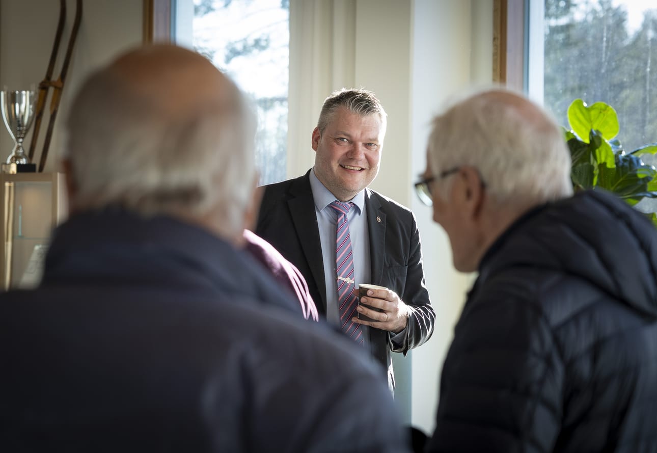 Entinen puolustusministeri ja nykyinen puolustusvaliokunnan varapuheenjohtaja Mikko Savola vieraili keskiviikkona Kempeleessä puhumassa Suomen turvallisuudesta.