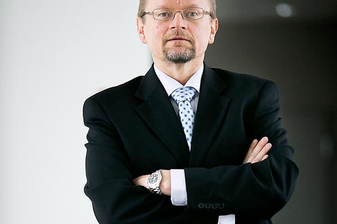 Timo Rothovius sanoo, että miesten naisia parempi riskinottokyky on yksi selitys miesten yliedustukselle tulokärjessä.