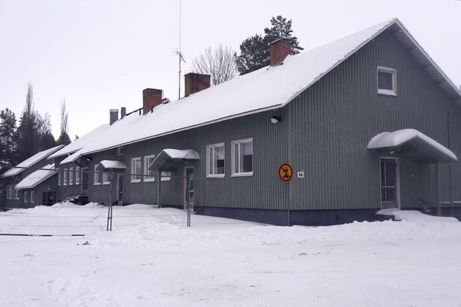 Poliisi piti torstaina tukikohtaa Liedenpohjan koululla. Perjantaina alueella oli rauhallista.