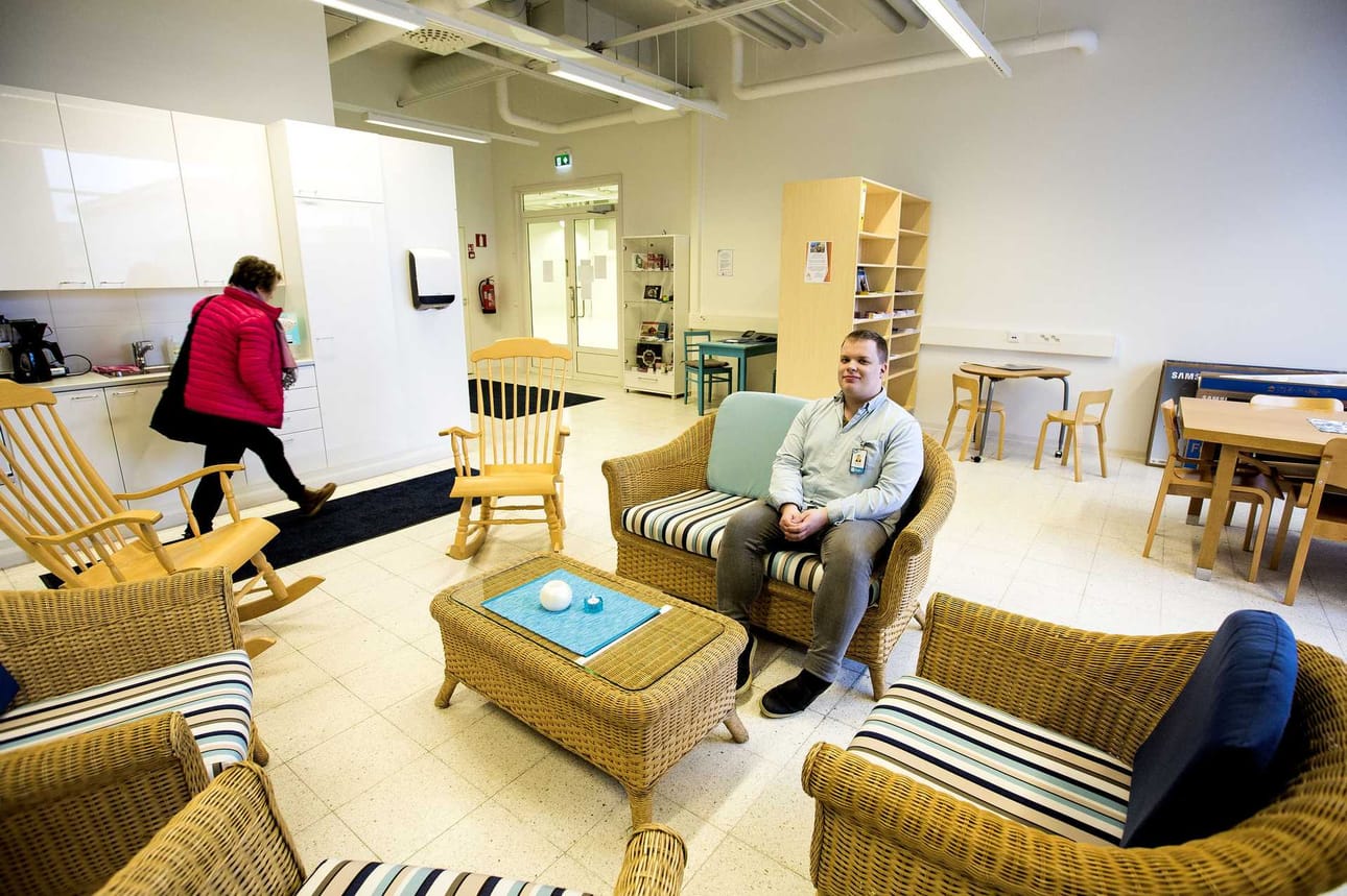 Hyvinvointipiste on avannut ovensa Raahen Kauppaporvarissa pari viikkoa sitten. Aulaisäntä Tuomo Laurila on ollut pistämässä paikkoja kuntoon.