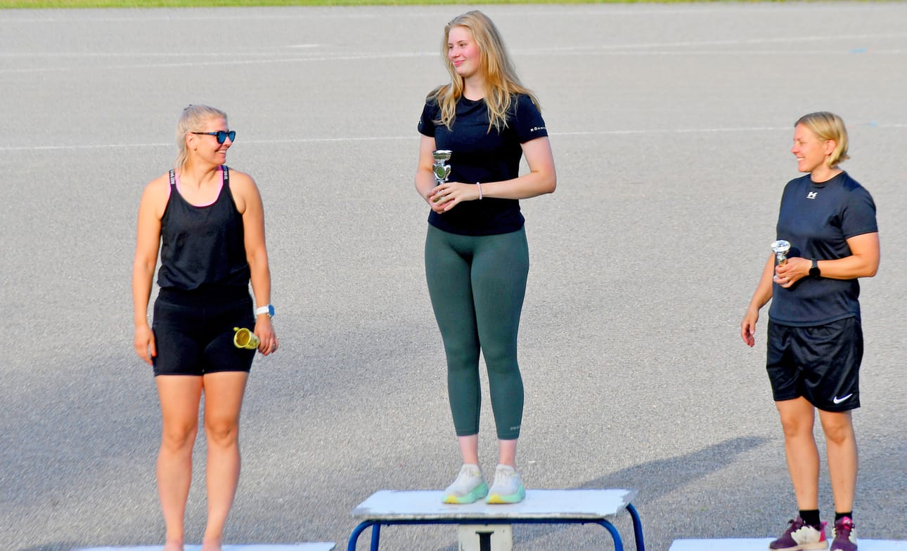 Naisten kiekon kärkikolmikoksi kisasivat Iivarin kentällä Heidi Reiman, voittaja Lyydia Herrala ja Tarja Hovinen.