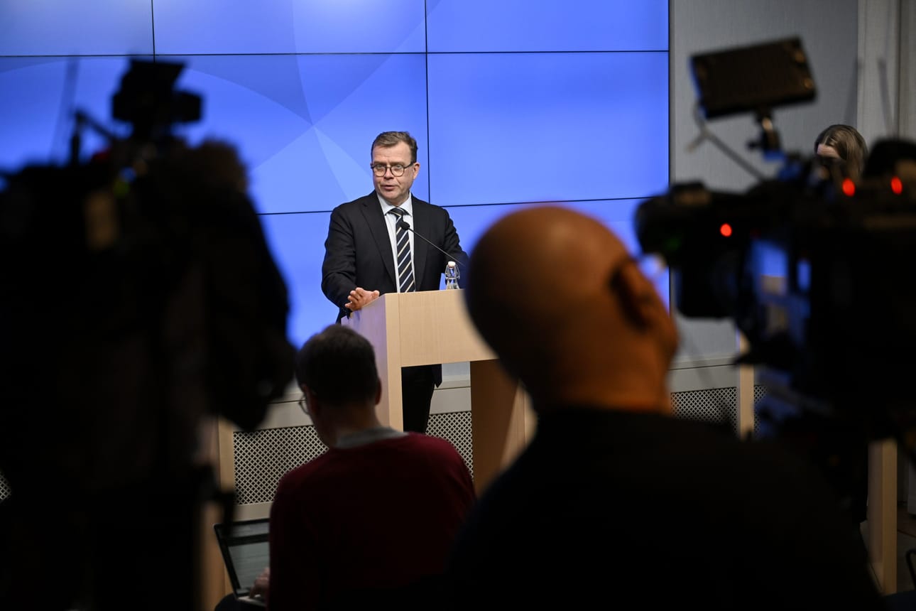 Pääministeri Petteri Orpo tiedotustilaisuudessa Helsingissä maanantaina. LEHTIKUVA / ANTTI AIMO-KOIVISTO