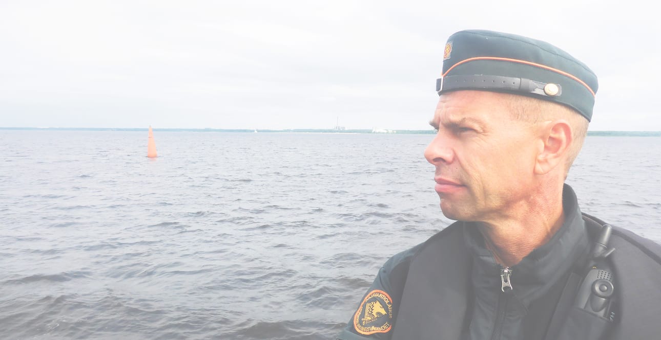 Markku Saukkoriipin mukaan työ merivartiostossa vaatii omistautumista. Työntekijöiden on oltava jatkuvassa siirtovalmiudessa. Käsky voi käydä vaikka Hankoon.
