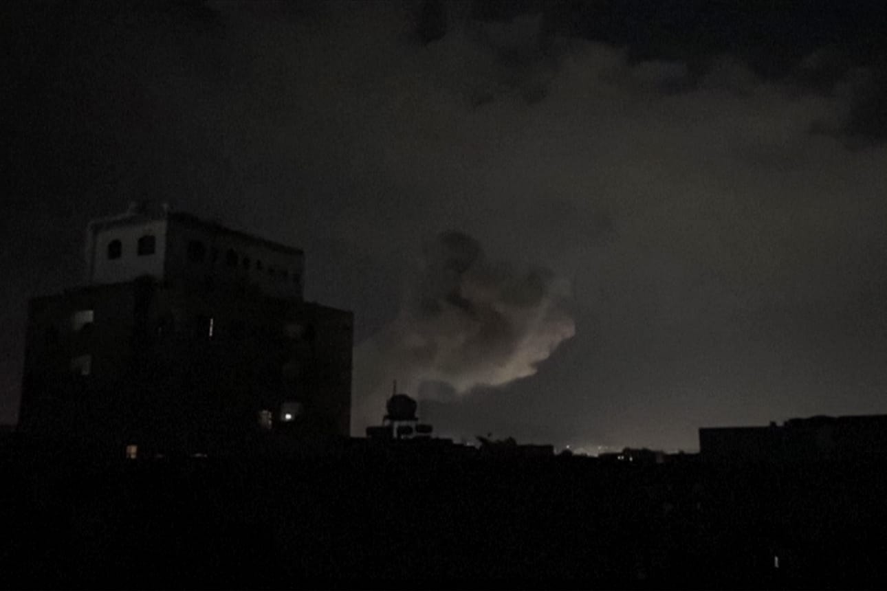 Jemenin pääkaupungissa Sanaassa tehdyissä iskuissa kuoli yhdeksän ihmistä, minkä lisäksi saman verran ihmisiä loukkaantui. Kuva on Sanaasta. LEHTIKUVA / AFP