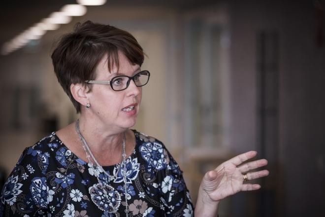 – Vaasan mallista eli opiskelijoiden ja ikäihmisten yhteistyöstä kannattaisi muidenkin kaupunkien ottaa oppia, sanoo yksikönjohtaja Marjo Suutari.