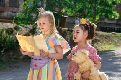 Elokuva-arvio: Aikuiset Himpskattiin! – kuusivuotias Ada Pusa tekee nappisuorituksen onnistuneessa Prinsessa Pikkiriikki -elokuvassa