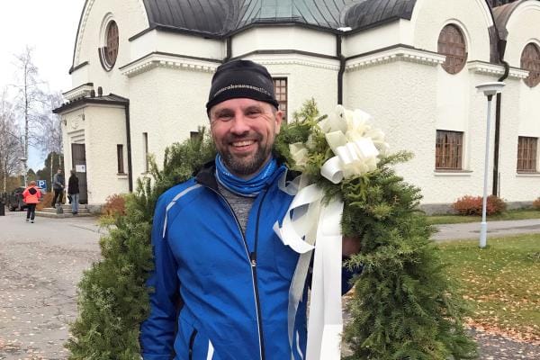 Alavuden kirkkoherra Jussi Peräaho kertoo nauttineensa seurakunnan some-kampanjoista. Kuvan kirkosta kirkkoon -juoksuhaaste toi seurakunnan sivuille lähes 300 uutta tykkääjää.