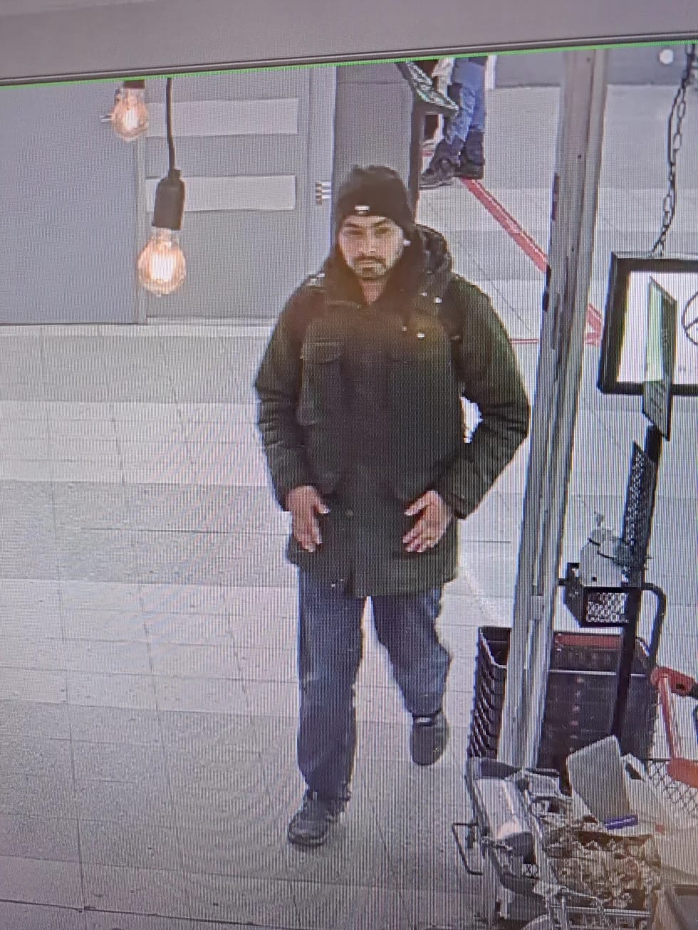 Kadonnut mies valvontakameran kuvassa.