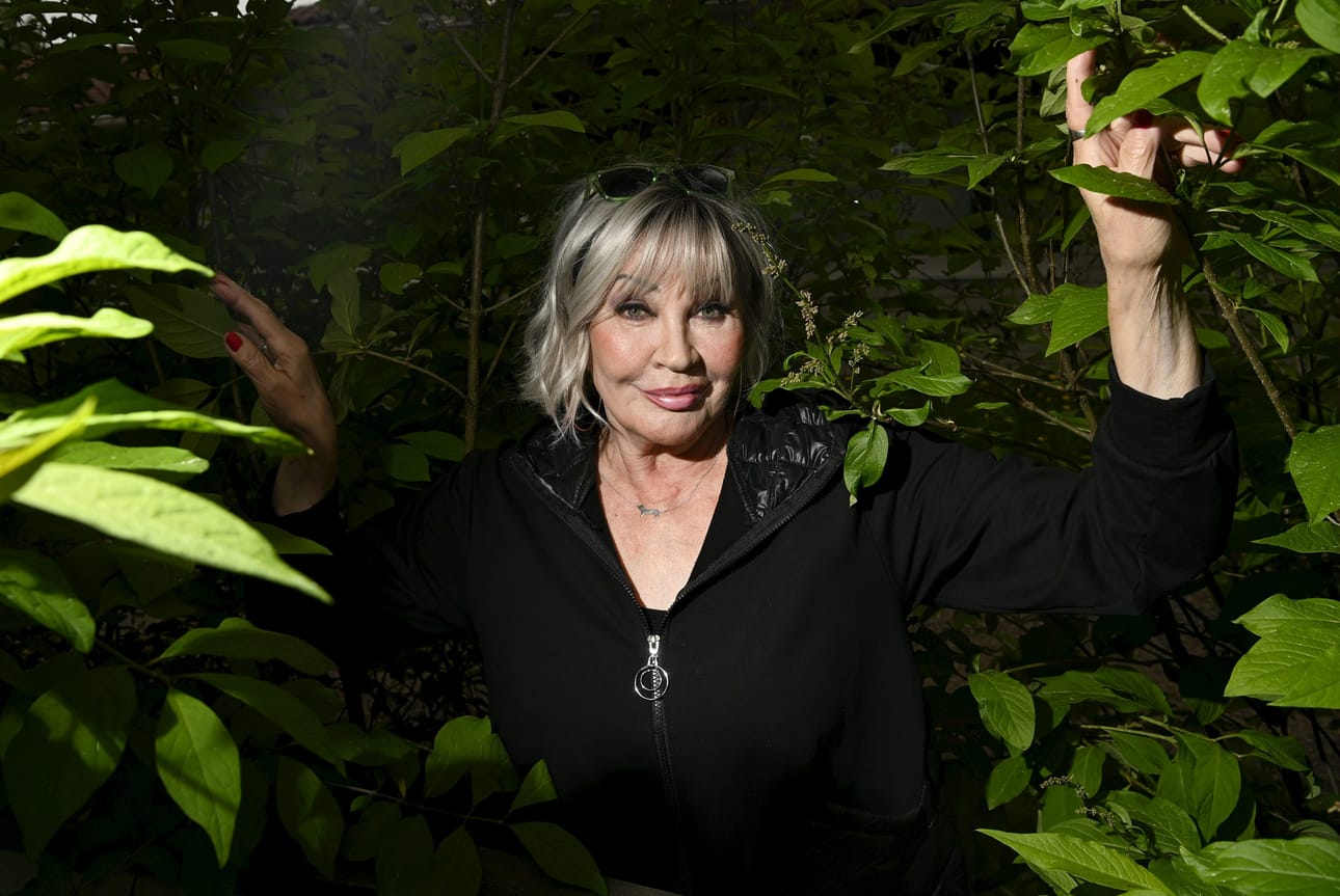 Hannele Lauri sanoo, ettei hän osaa jäädä eläkkeelle näyttelijän ammatista. – Taas suunnitellaan uutta tv-sarjaa. On ihanaa tehdä tv- ja elokuvajuttuja, kun ei ole pakko tehdä. Voi kieltäytyä toisin kuin teatterissa.