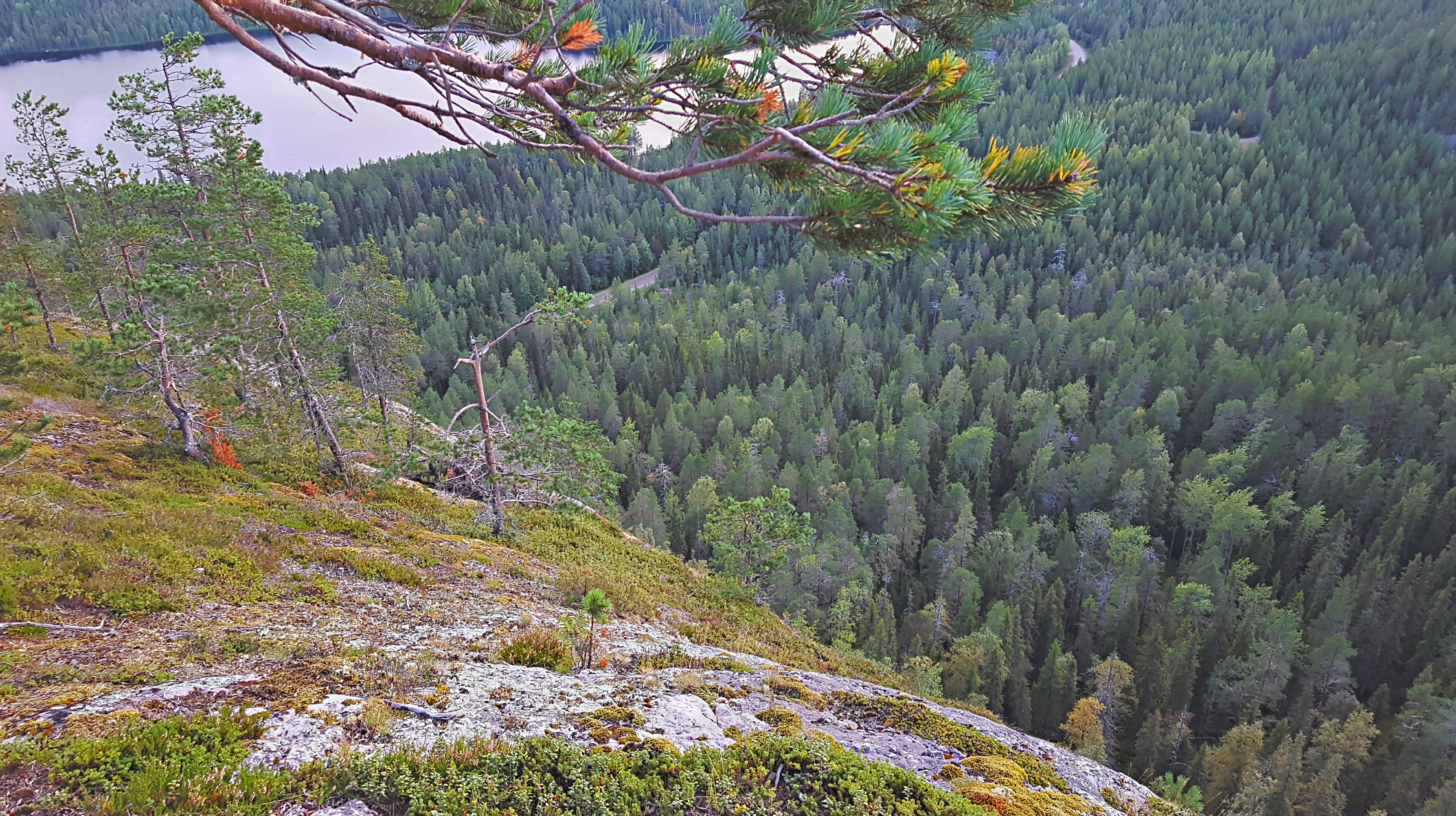 Pikku-Ölkky on Iso-Ölkyn vieressä oleva viihtyisä pieni retkikohde, jossa polun varrella on taukopaikkoja.