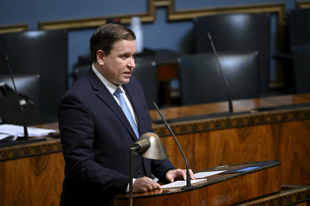 Ulkomaankauppa- ja kehitysministeri Ville Tavio (ps.) pitää edelleen hallitusohjelman mukaisena päätöstään, jonka myötä Suomi ei liittynyt Ukrainan jälleenrakentamisen tasa-arvoliittoumaan. LEHTIKUVA / Vesa Moilanen