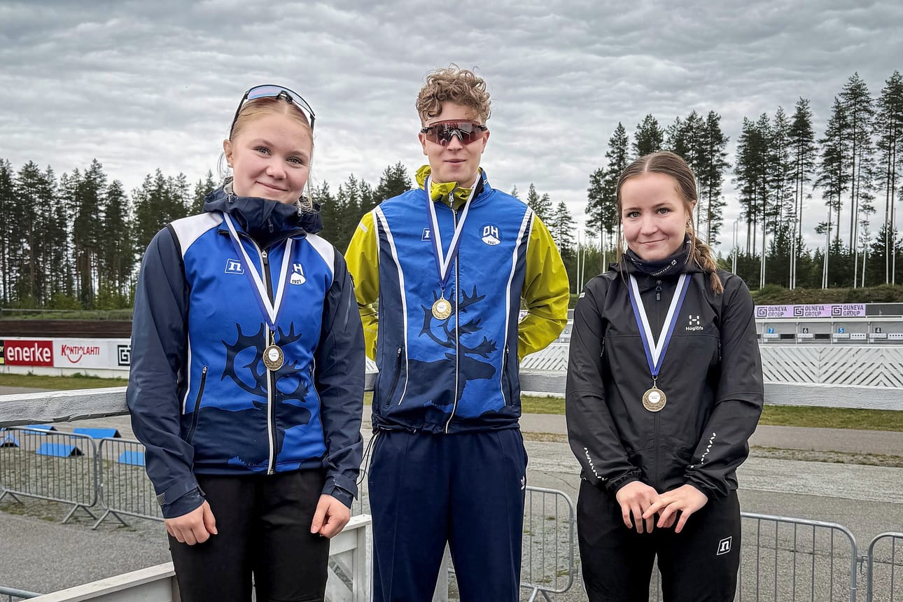 Lilli Haataja, Okko Selin ja Enna Poikela saavuttivat mitalit pikakilpailussa.