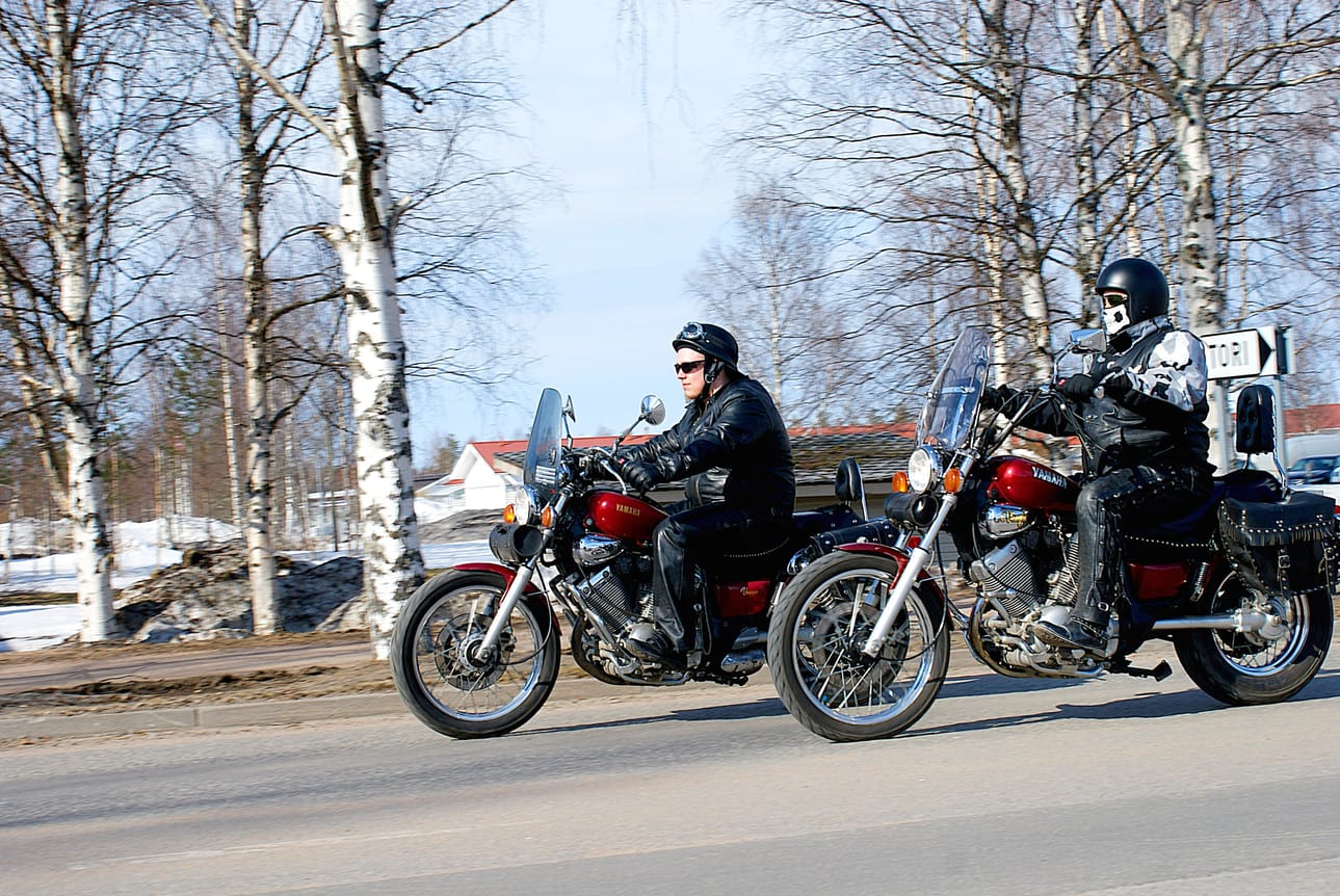 Rauhallinen ajelu on Juha Mertalalle ja Jouni Juntuselle mieleisintä moottoripyöräilyssä, vaikka remontitkin onnistuvat.