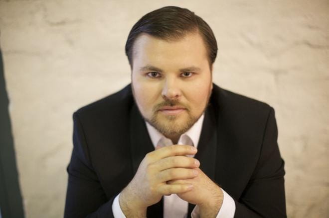 Oopperalaulaja Mika Nisula suunnittelee kouluttautumista kokonaan uuteen ammattiin tai alalle, joka sivuaa musiikkia. Korona vei Teuvan tenorilta keikat.