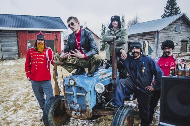 Portion Boys kävi ammentamassa uuteen hittiinsä maisemaa ja tekijöitä Isojoelta. Yhtye luottaa myös suomen kieleen sanoituksissaan. Kuva: Mikko Löppönen