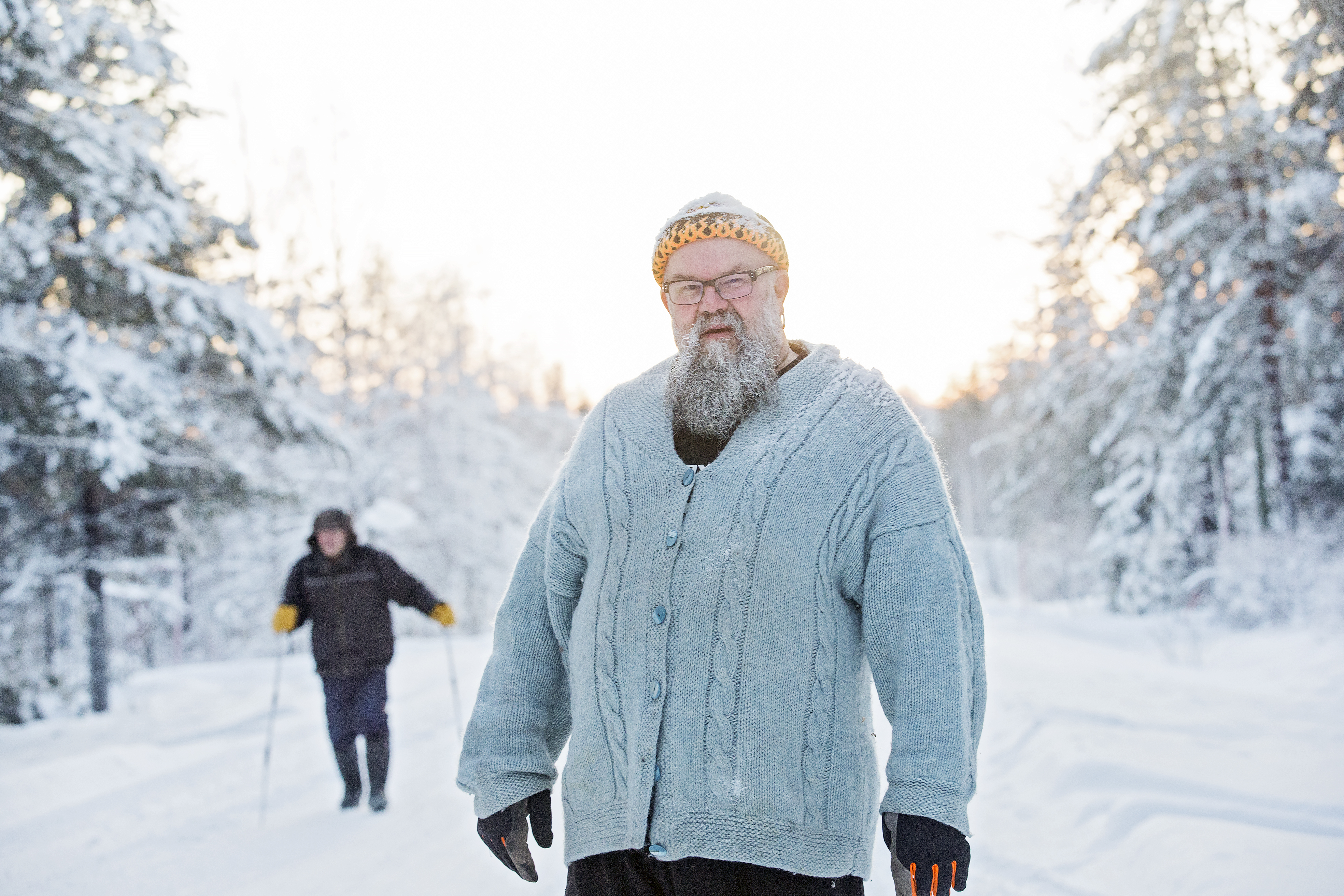 Kuvataiteilija ja perussuomalaisten kaupunginvaltuutettu Kari Tykkyläinen  suomii kovin sanoin valtuuston päätöstä ja Pudasjärven kulttuuri-ilmapiiriä. 