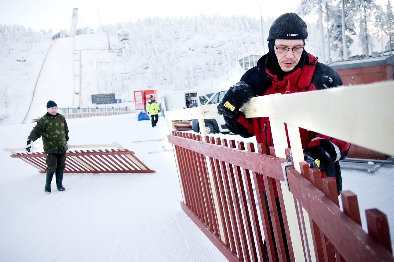 Kuusamolainen Jarmo Veteläinen on yksi Rukan maailmancupin 650 talkoolaisesta. Ilman talkootyötä tapahtuma ei olisi mahdollinen.