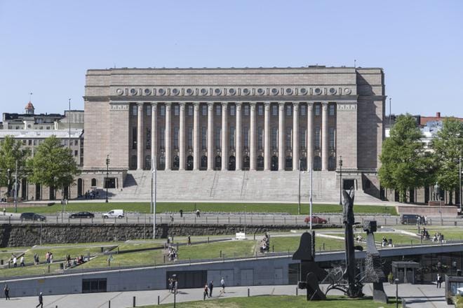 Professori Mäenpää ei muista, että eduskunnassa olisi tapahtunut tietovuotoja viime vuosina.