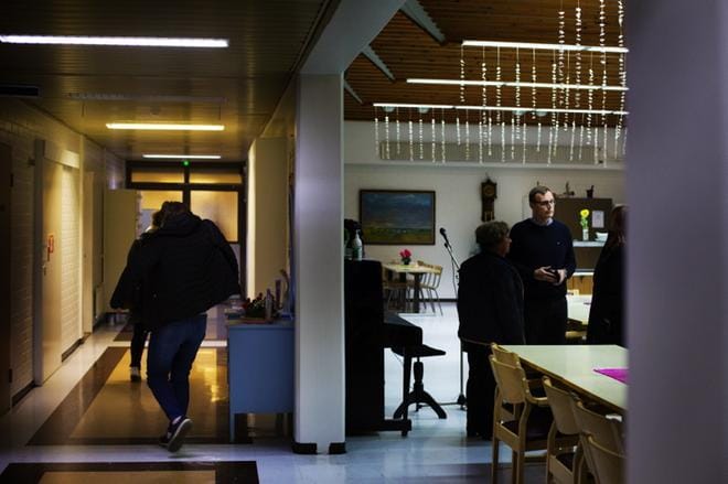 Laihian kunta haluaa varmistaa vanhusten ja vammaisten asumispalvelut Laihialla ulkoistamalla ne yksityiselle yritykselle. Kunnanjohtaja Juha Rikala selvitti tilannetta marraskuun alussa asumispalvelukoti Toiskan henkilöstölle. KUVA: MINNA ANTILA