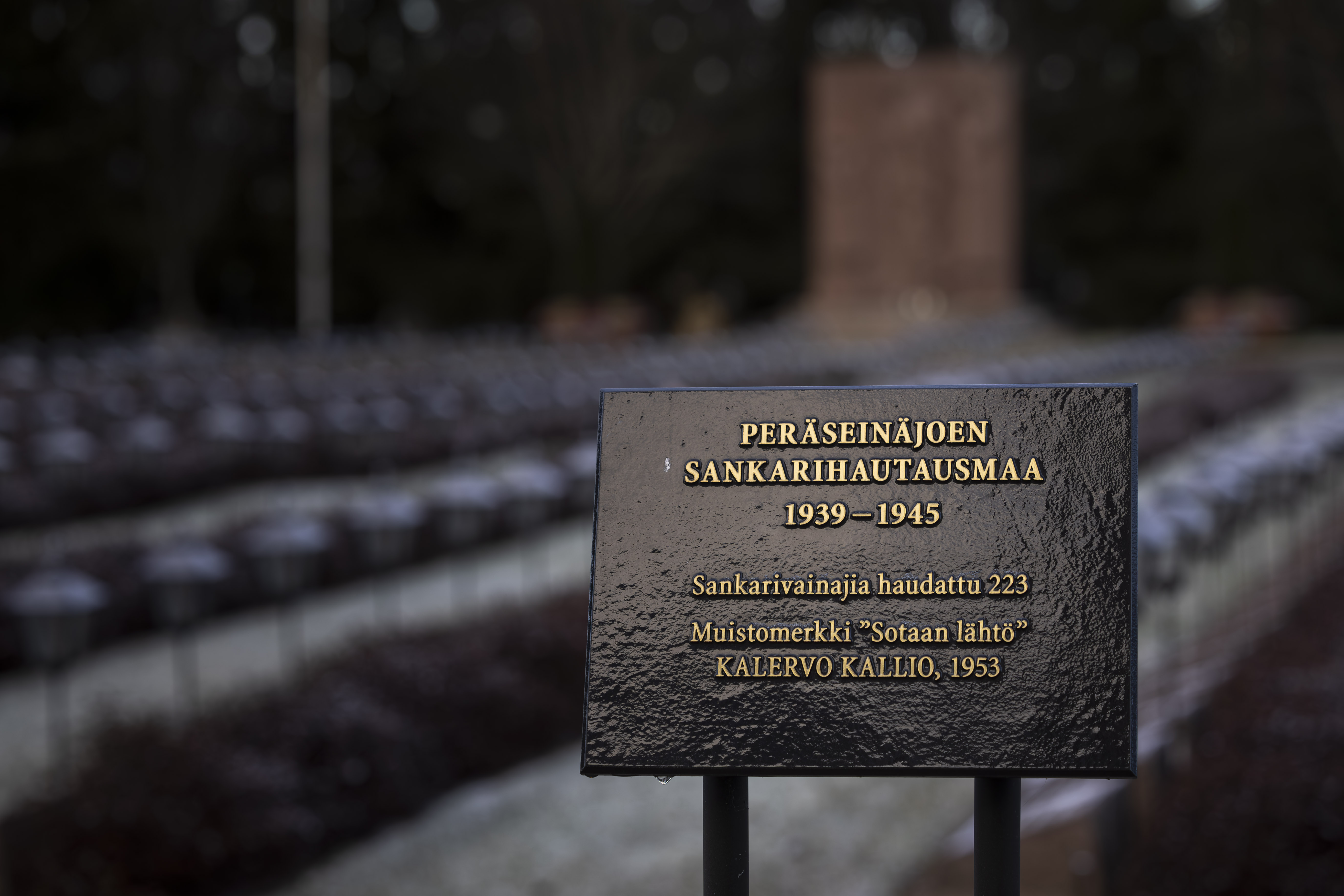 Seinäjokelainen Anita Sourander hämmästyi hautausmaalla – "Eikö kukaan pidä huolta näistä?"