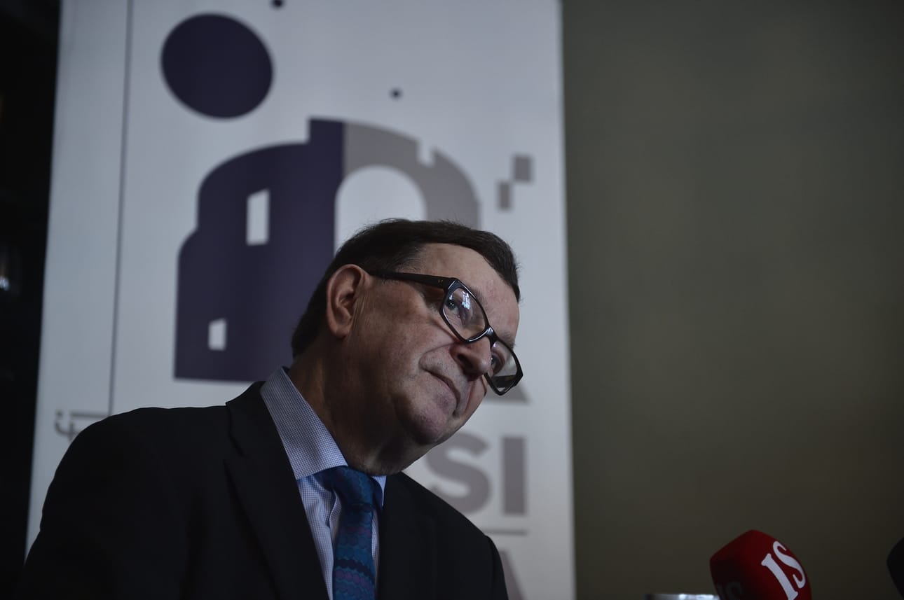 Paavo Väyrynen kertoo perustaneensa aatteellisen yhdistyksen.