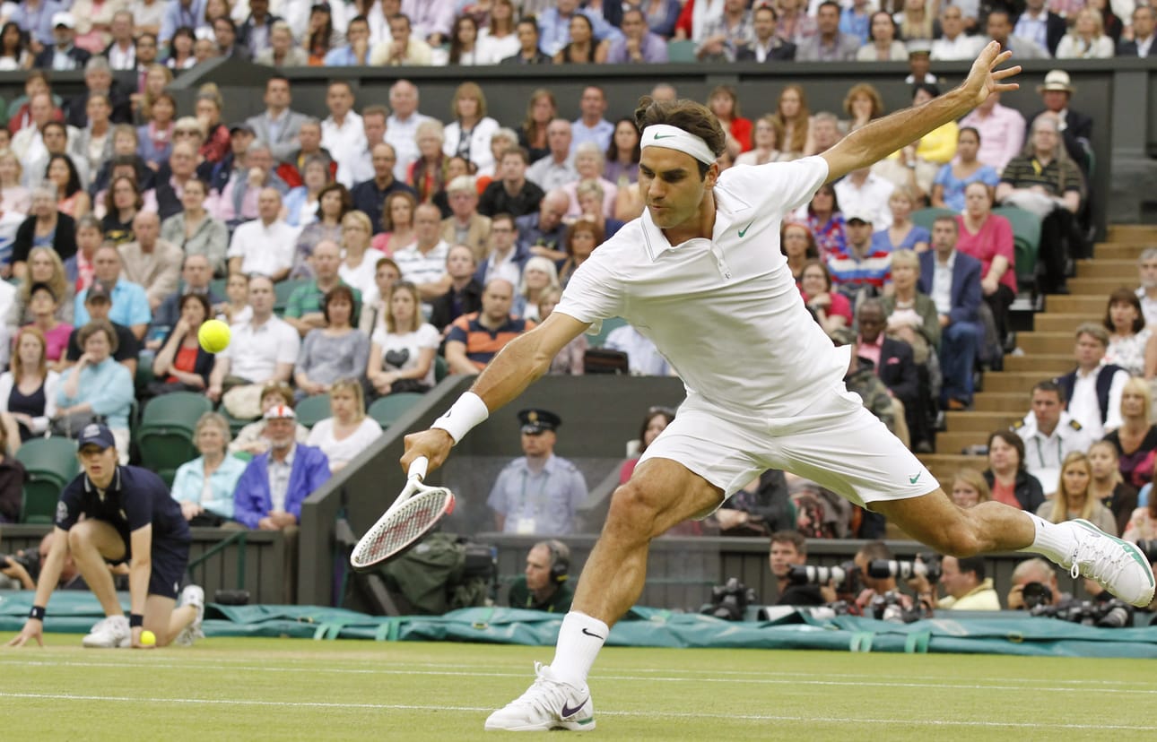 Roger Federer (kuvassa) kaatoi kaksinpelin loppuottelussa skotti Andy Murrayn
