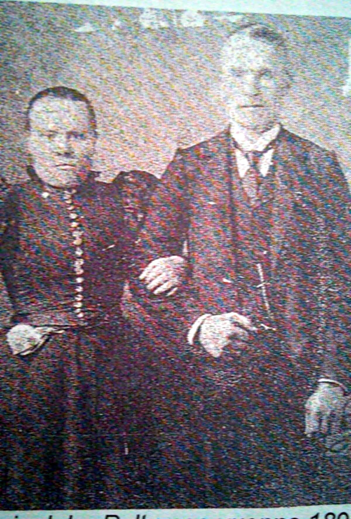 Piippolasta Amerikkaan muuttaneiden Juho ja Kaisa Peltomaan hääkuva v. 1896. Paikkana Ironwood, Michigan.