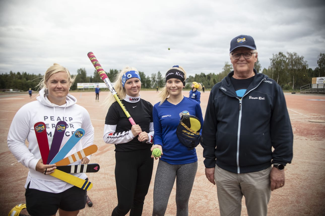 Kaisa Salmela (vas.), Justiina Kekonen, Milja Tuunainen ja Markku Kylmällä ovat kaikki pitkän linjan kiriläisiä.