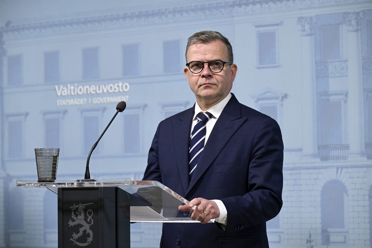 Pääministeri Petteri Orpo (kok.) arvioi, että viranomaisyhteistyö toimi tällä kertaa paremmin kuin maaliskuun lopussa, jolloin Kouvolan alueelle putosi drooni.