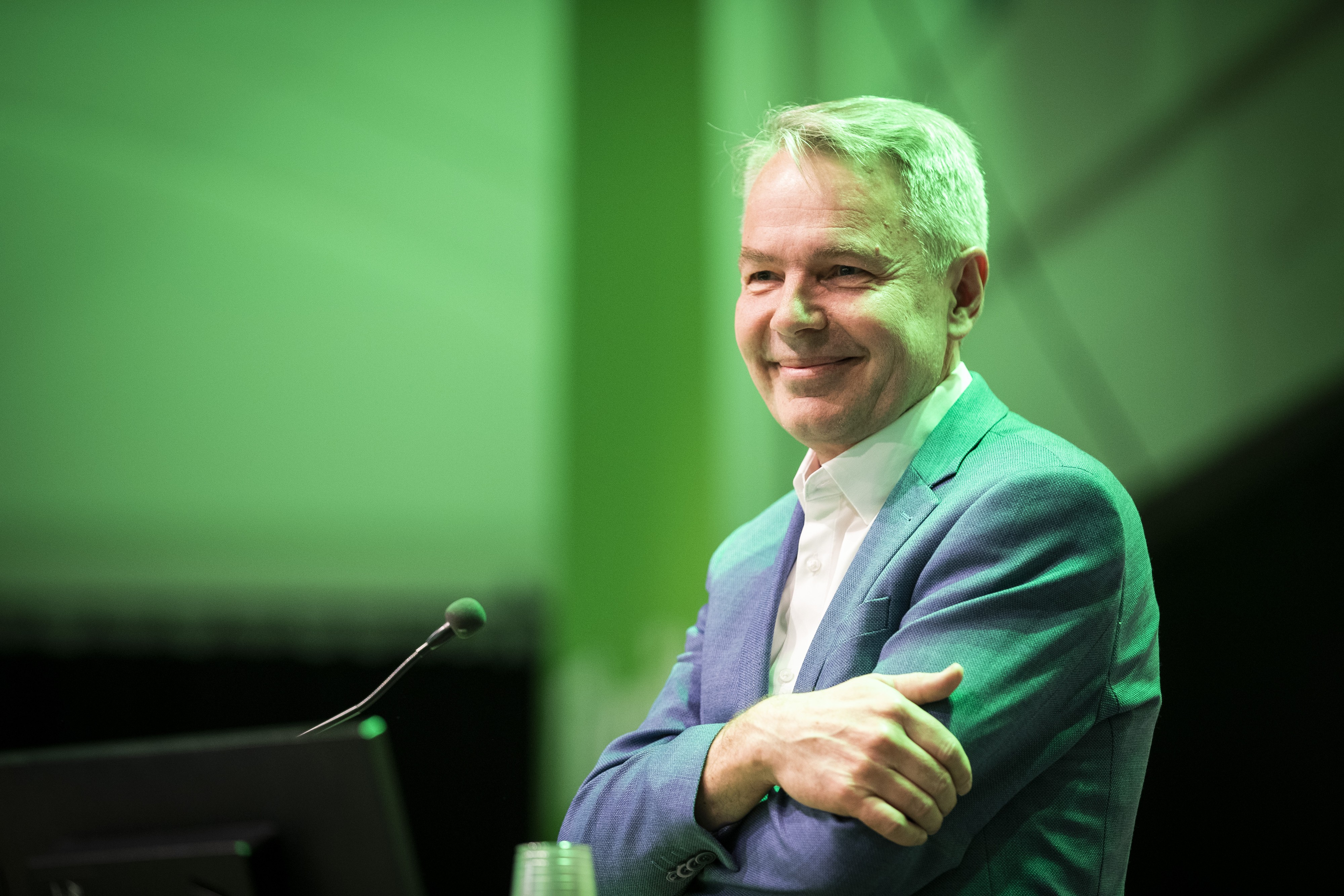 "Tämä on viimeinen puheeni puolueen puheenjohtajana – toivottavasti", Pekka Haavisto nauratti Porin puoluekokousväkeä. Hän arveli sanoneensa samat sanat jo 24 vuotta sitten.