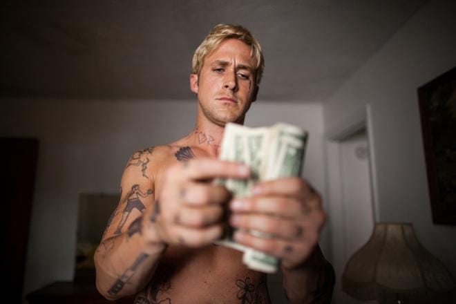 Stunt-moottoripyöräilijä Luke (Ryan Gosling) päätyy pankkiryöstäjäksi. KUVA: Hero