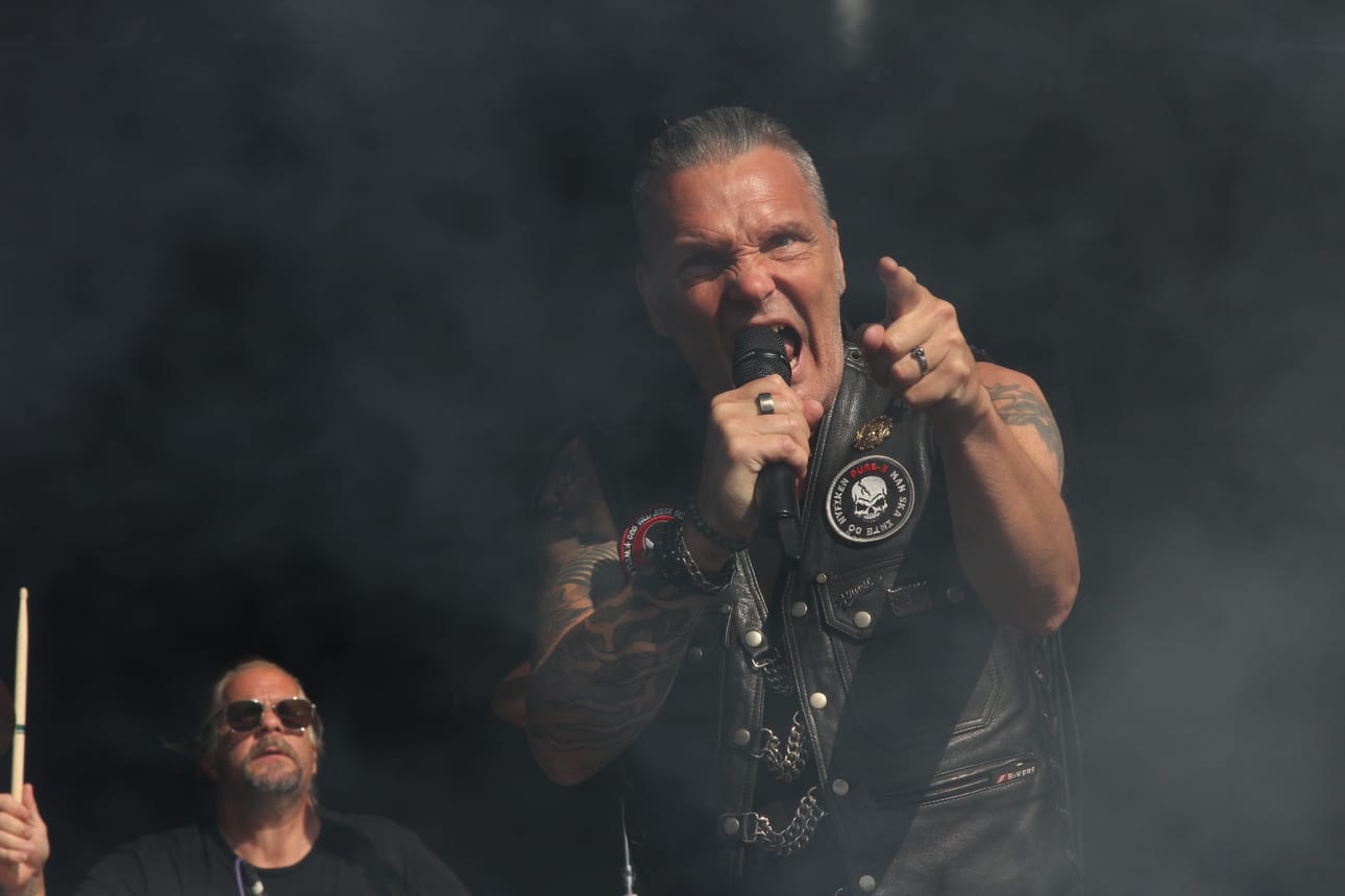 Niklas Isfeldt on ollut laulajana Dream Evil -bändissä sen perustamisesta, vuodesta 1999 lähtien.