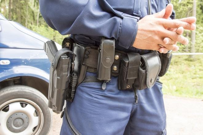 Vielä torstaina poliisilla oli auki useita eri tutkintalinjoja Sipoon henkirikoksen selvittelyssä. Kiinniotetut vapautettiin perjantaina päivällä. KUVA: Kimmo Penttinen