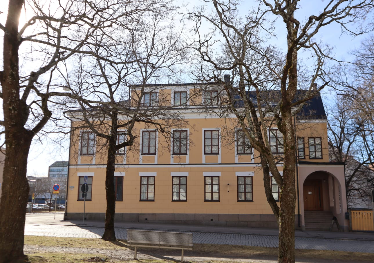 Vaasan museoiden eli Tikanojan taidekodin (kuvassa), Kuntsin modernin taiteen museon, Pohjanmaan museon ja Vanhan Vaasan museon kokoelmat pääsevät saman katon alle.